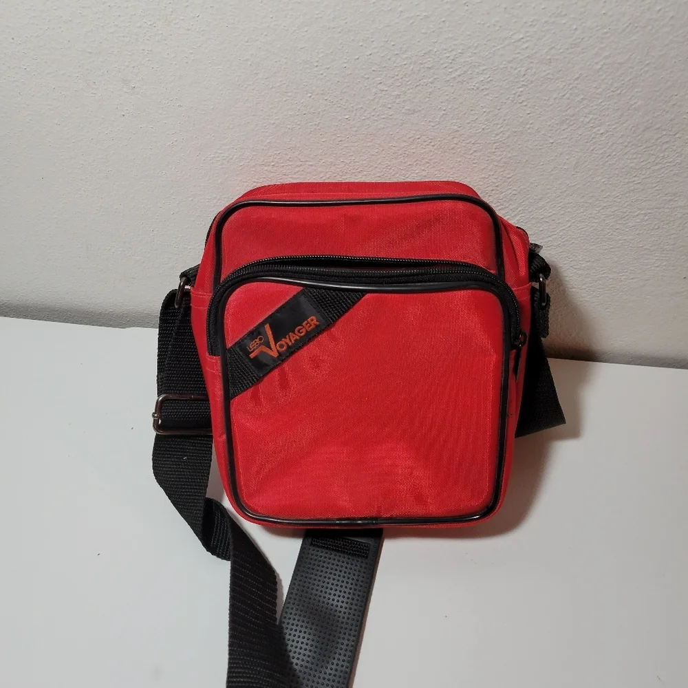 Lebo Voyager Camera bag with strap red and black